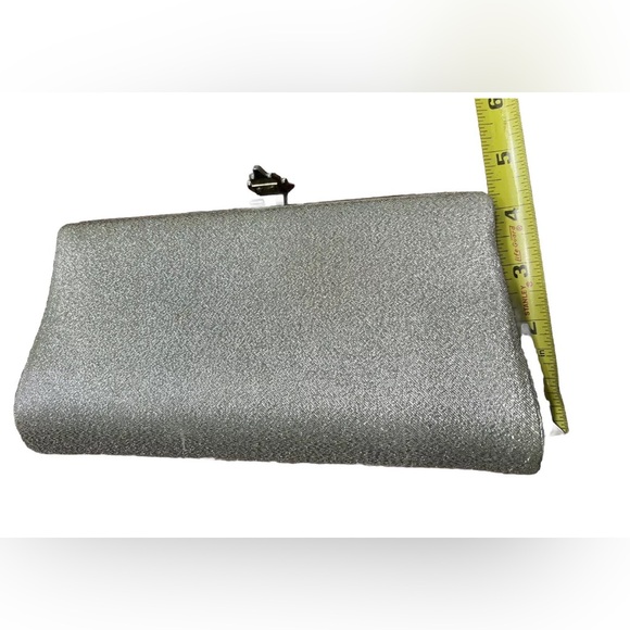 Vintage Silver Clutch Purse Leaf Clasp Hidden Chain MCM Metallic Textured Fabric - Picture 10 of 13